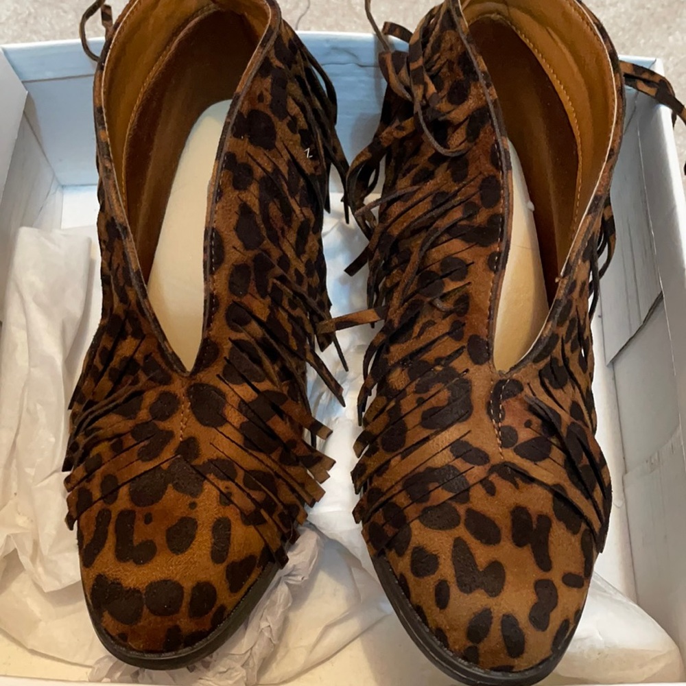 Mata shoes size 7 brand new with box